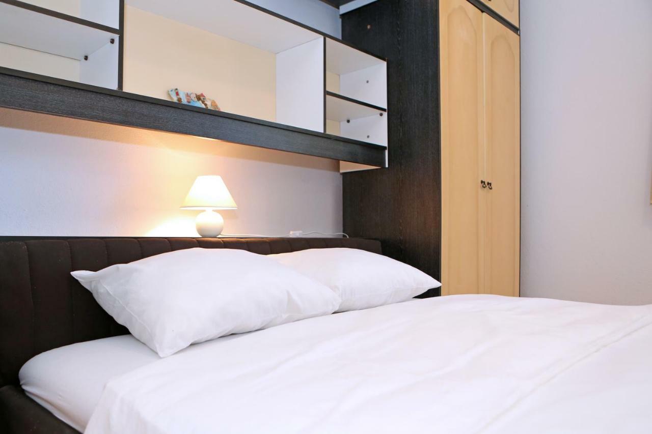 Apartman Charlie Vrsi Bagian luar foto
