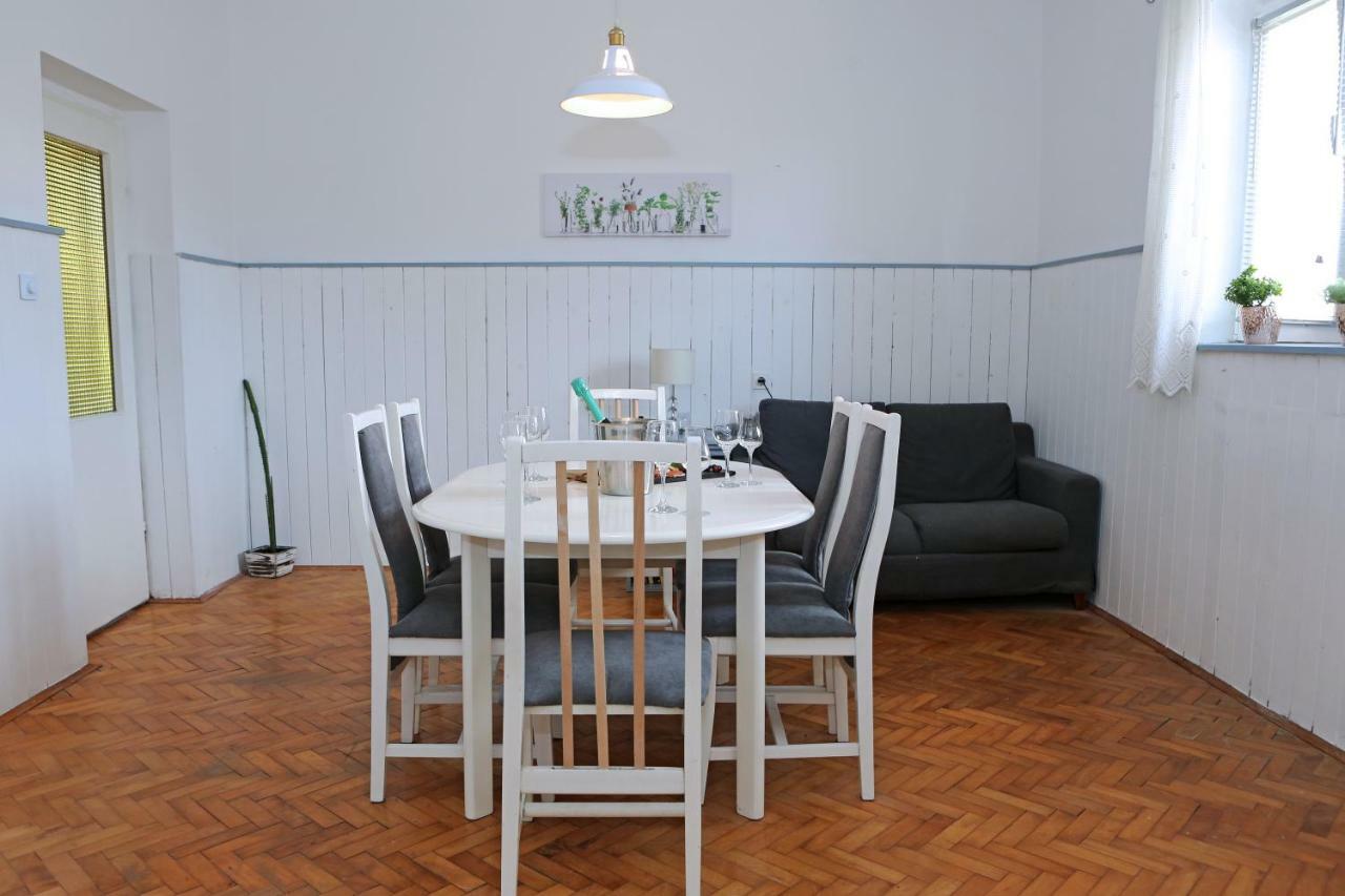 Apartman Charlie Vrsi Bagian luar foto