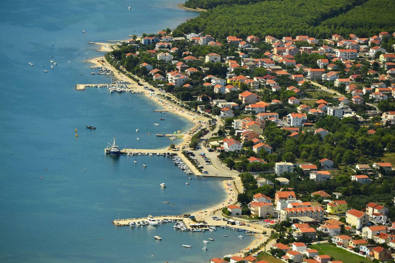 Apartman Charlie Vrsi Bagian luar foto
